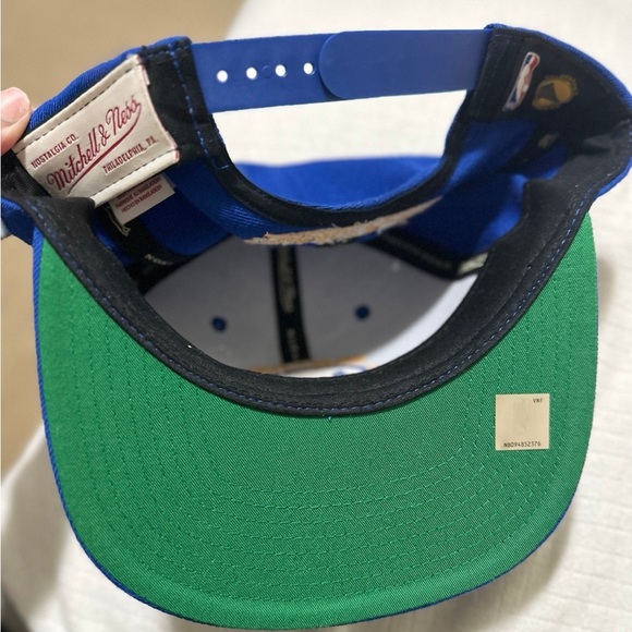 Mitchell & Ness Golden State Warriors SnapBack Cap - Picture 3 of 3